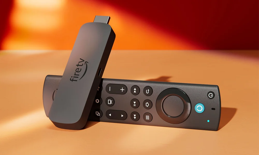 Conexión de un Fire TV Stick 4K a la televisión con adaptador de corriente para streaming de IPTV España sin cortes